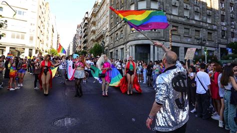 gay en vigo|La manifestación del Día Internacional del Orgullo LGBT+ en Vigo .